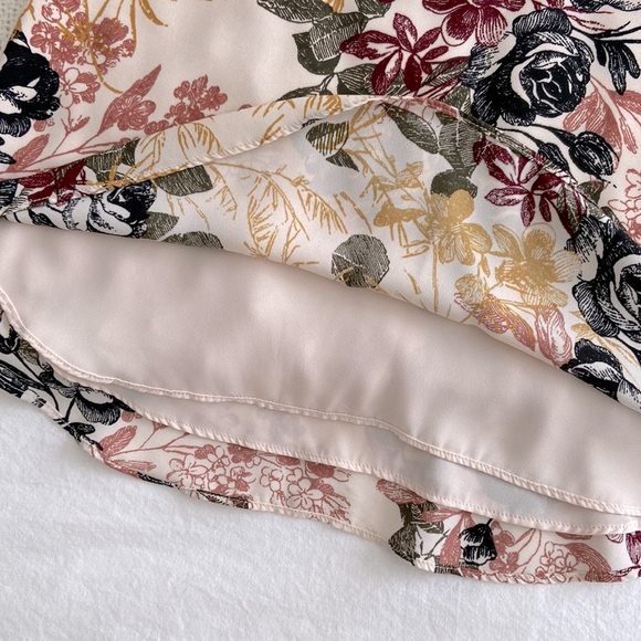 RW&CO. Silky Crepe Wide Strap Floral Printed Cami Blouse | Size XS - Picture 5 of 8